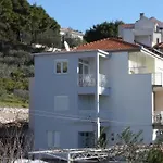 In With Sea View, Terrace, Air Conditioning, Wi-fi Daire Duće