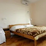 In With Sea View, Terrace, Air Conditioning, Wi-fi Duće
