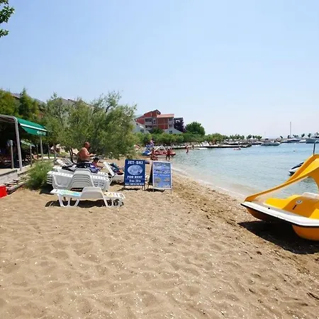 In With Sea View, Terrace, Air Conditioning, Wi-fi Duće