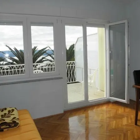 In With Sea View, Terrace, Air Conditioning, Wi-fi Duće